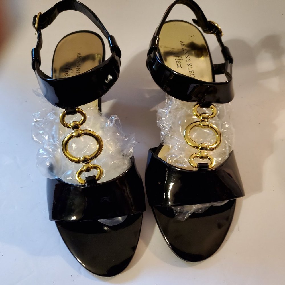 AK Anne Klein Black Patent Leather shoes SZ 8 1/2